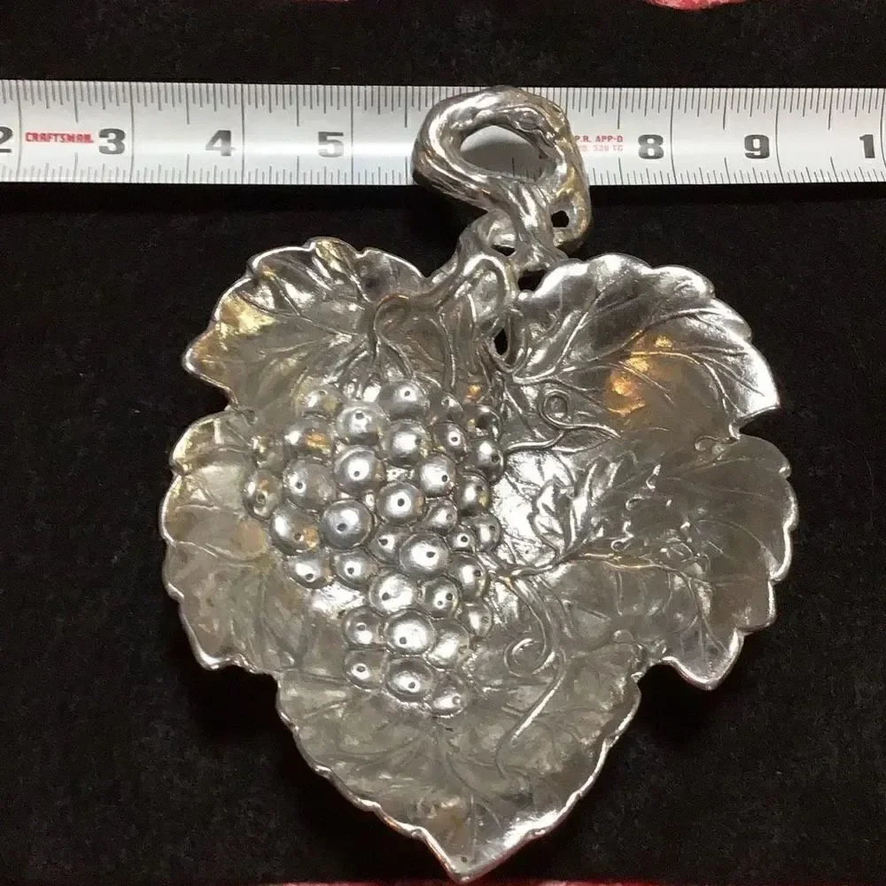 Serving set of 2 Arthur Court grape vines dish and platter